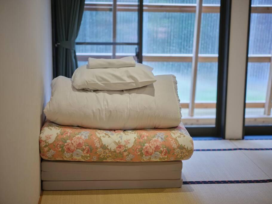 Апартаменти Way Shirakawago - Private, Free Parking And Newly Opened 2022 Way Shirakawago Екстер'єр фото