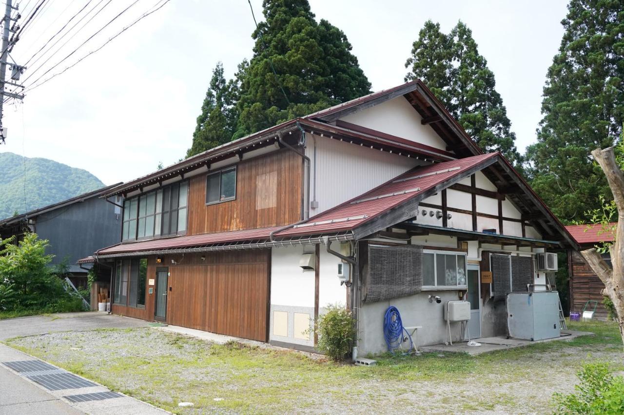 Апартаменти Way Shirakawago - Private, Free Parking And Newly Opened 2022 Way Shirakawago Екстер'єр фото